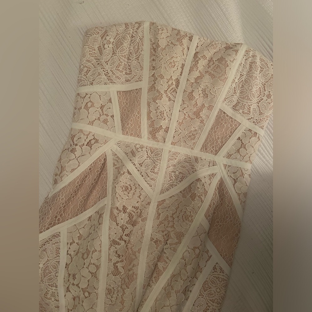 NWT 04 BCBGMAXAZRIA VIVIENNE LACE-BLOCKED Strapless Maxi Chiffon Dress White - Picture 4 of 5